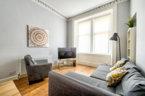 Edinburgh City Central Apartment Sleeps 6 Free Parking